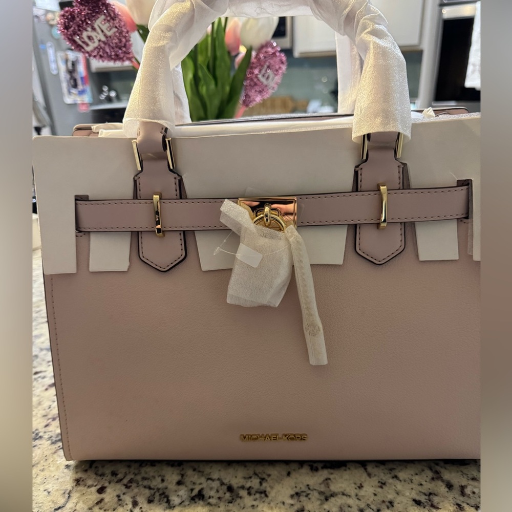 MK Hamilton NWT
